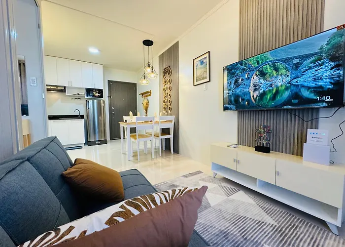 1 Bedroomdeluxe Condo W/Balcony, Pool & Gym