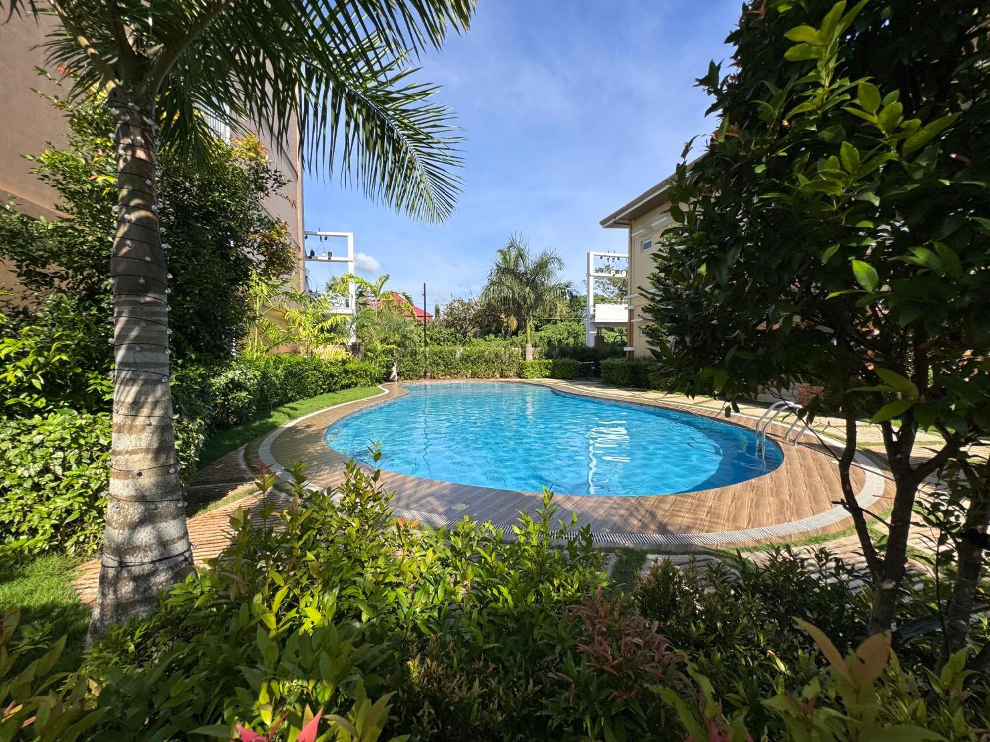 1 Bedroomdeluxe W/balcony, Pool & Gym *