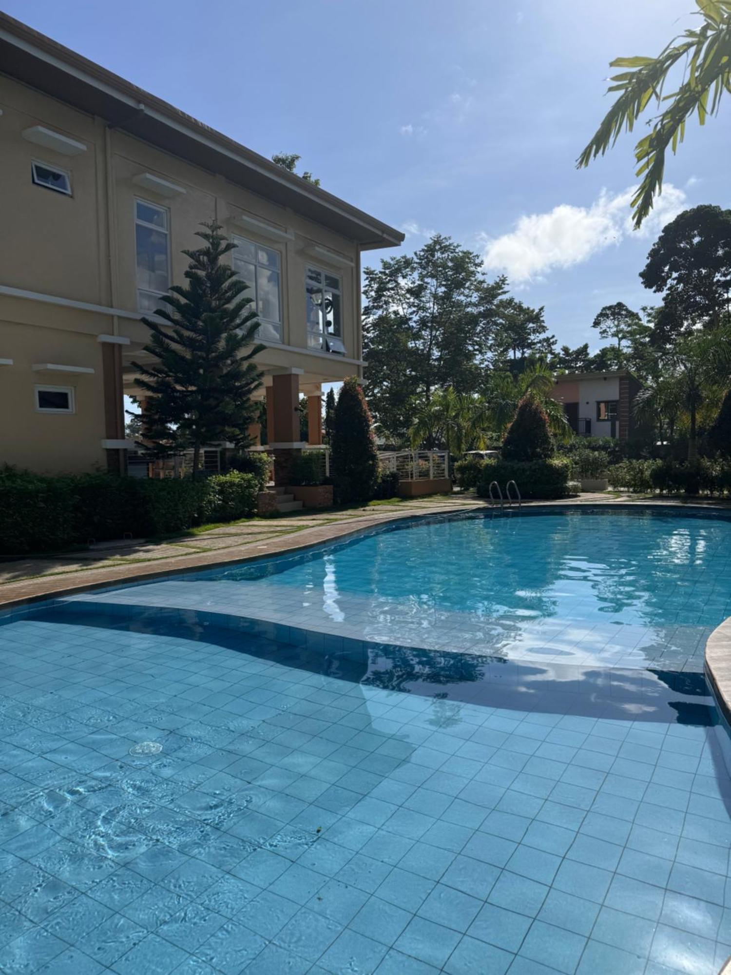 1 Bedroomdeluxe W/balcony, Pool & Gym *