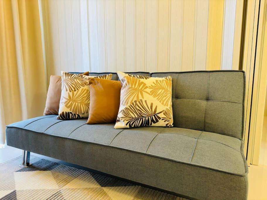 1 Bedroomdeluxe W/balcony, Pool & Gym * Puerto Princesa