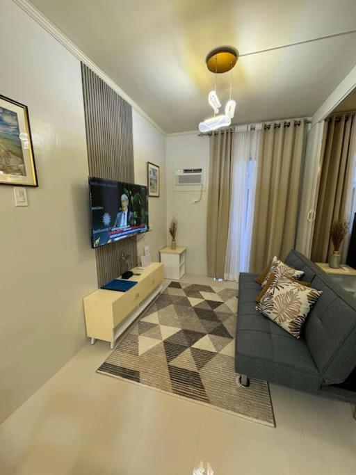 Apartment 1 Bedroomdeluxe W/balcony, Pool & Gym *