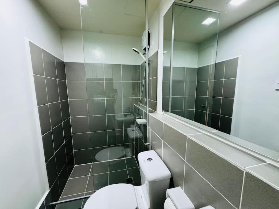 1 Bedroomdeluxe W/balcony, Pool & Gym Apartment Puerto Princesa