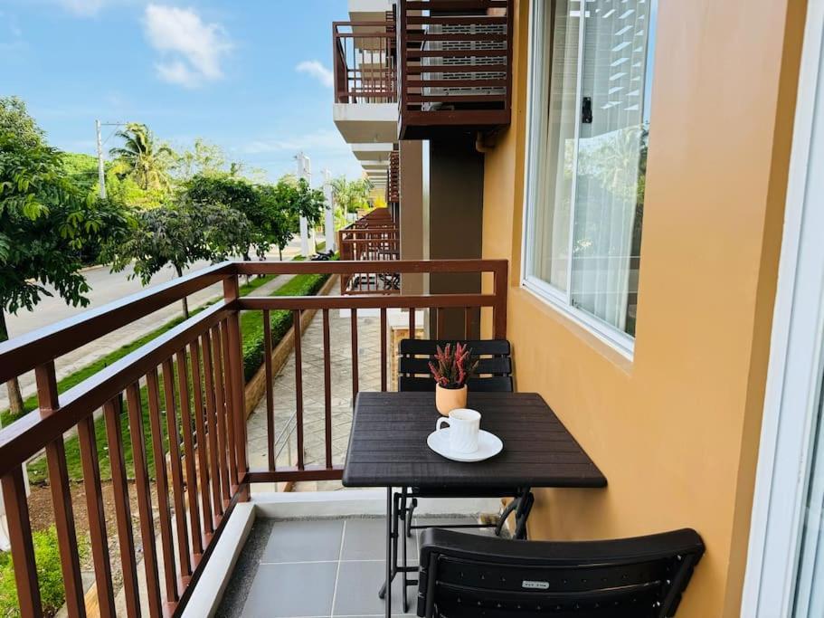 1 Bedroomdeluxe W/balcony, Pool & Gym Puerto Princesa